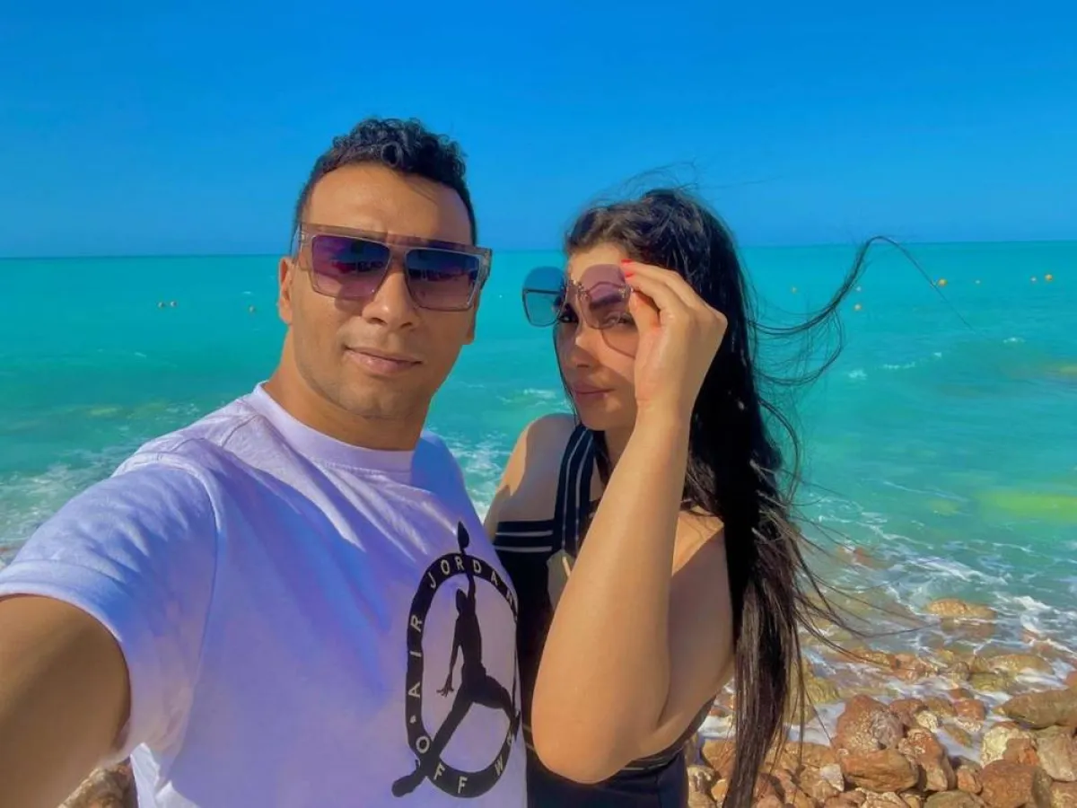 أورتيجا وزوجته كارولينا - الصورة من حسابها على انستغرام