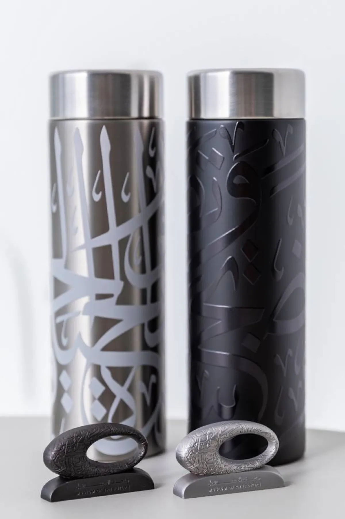 عرض تذكارات مستوحاة من محتوى المتحف المتميز. الصورة من "وام"