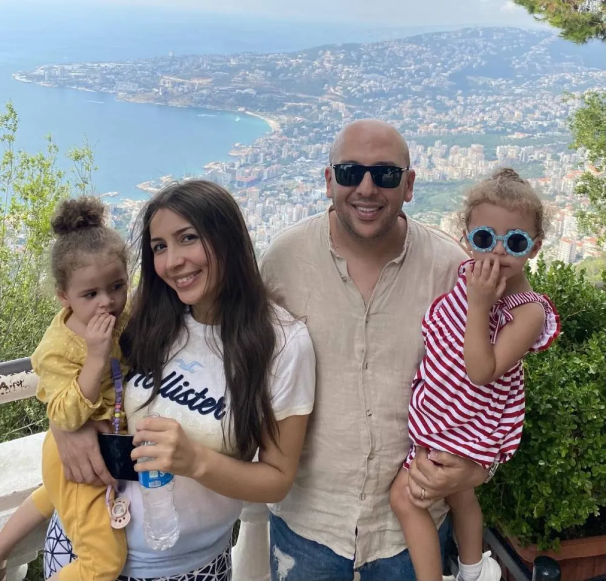 جنات وزوجها محمد عثمان وابنتاهما - الصورة من حسابه على إنستغرام