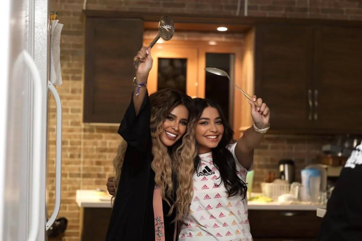 جنى الفيلكاوي برفقة حصة النبهان من كواليس مسلسل ضمير مستتر -  صورة من صفحتها على انستغرام