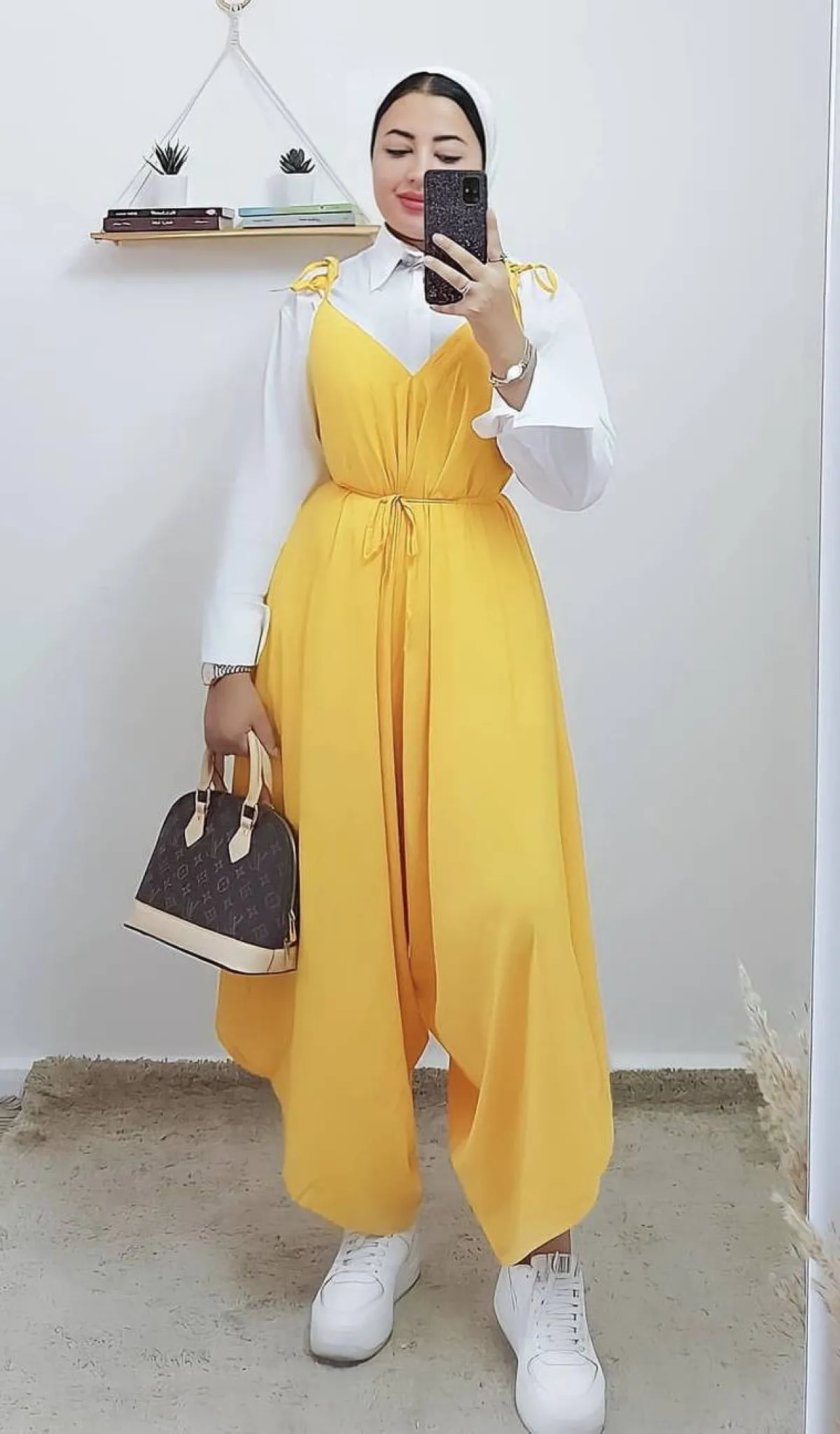 هاجر جمال بجمبسوت من دون أكمام