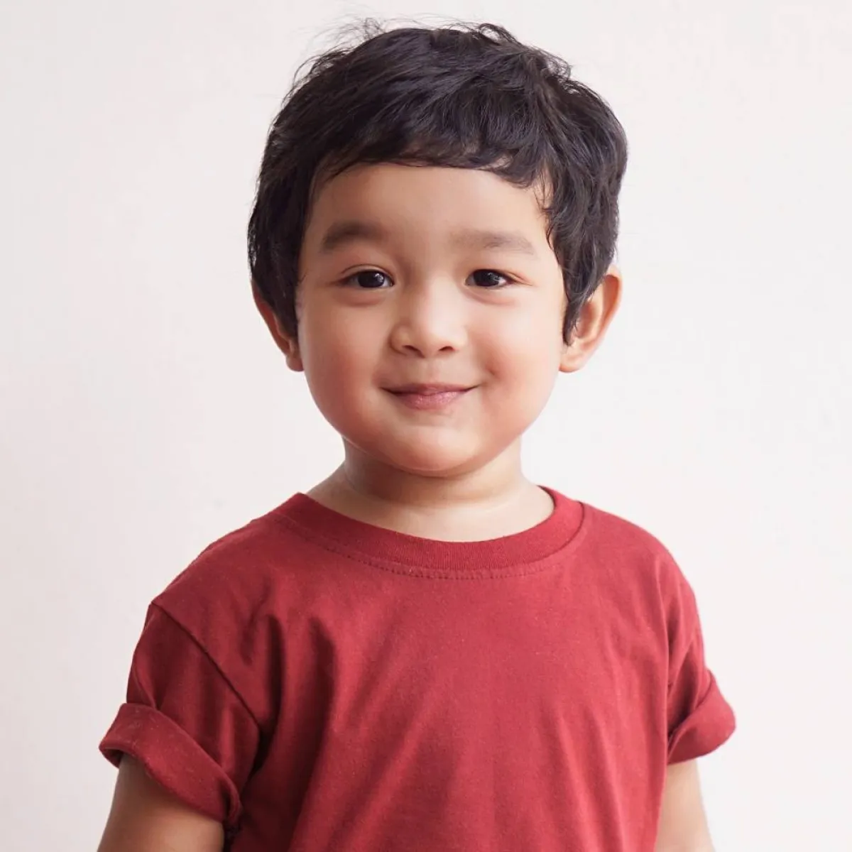 صورة لطفل فرحان