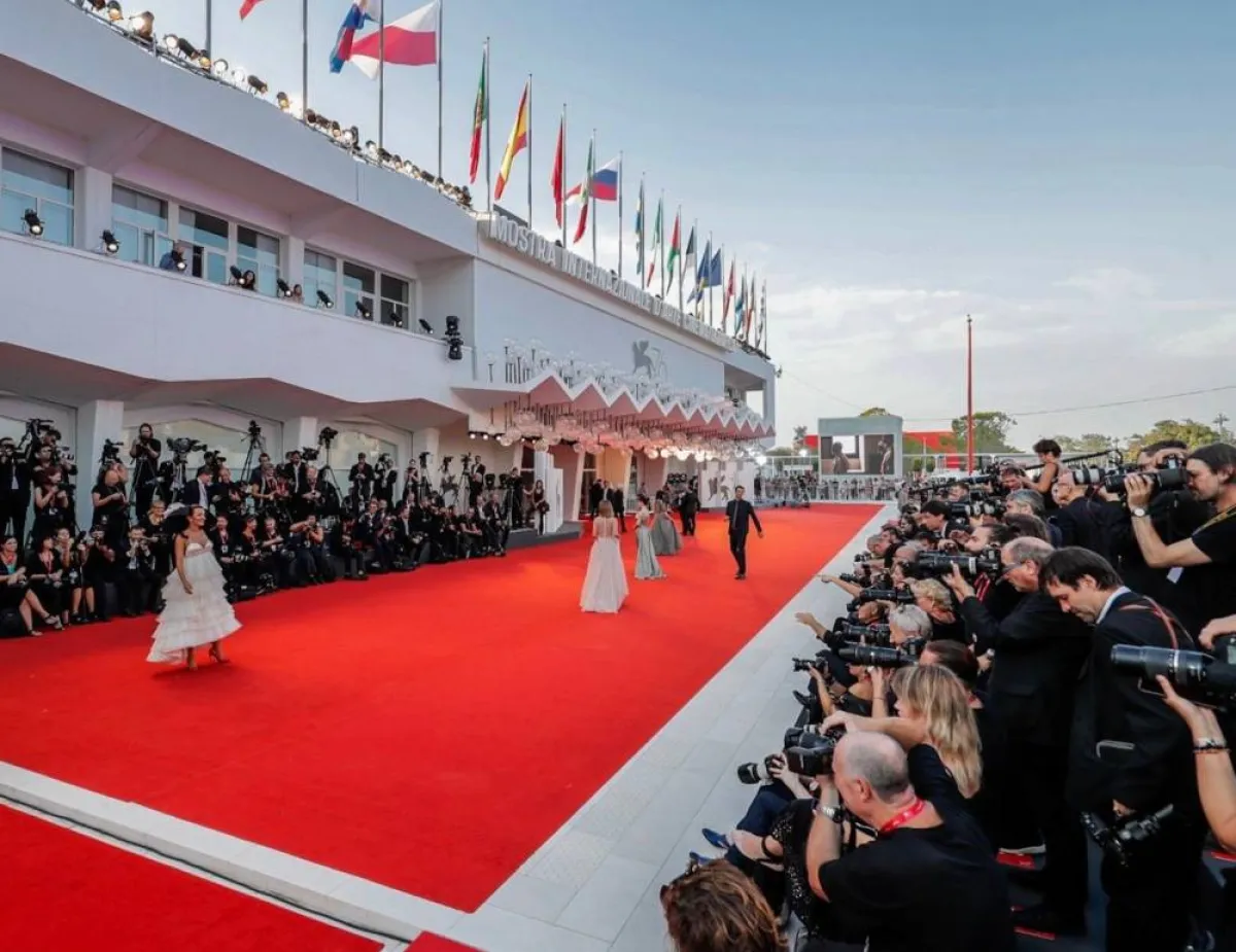 السجادة الحمراء تعود لحفل افتتاح مهرجان فينيسيا -الصورة من صفحة المهرجان على الفيس بوك