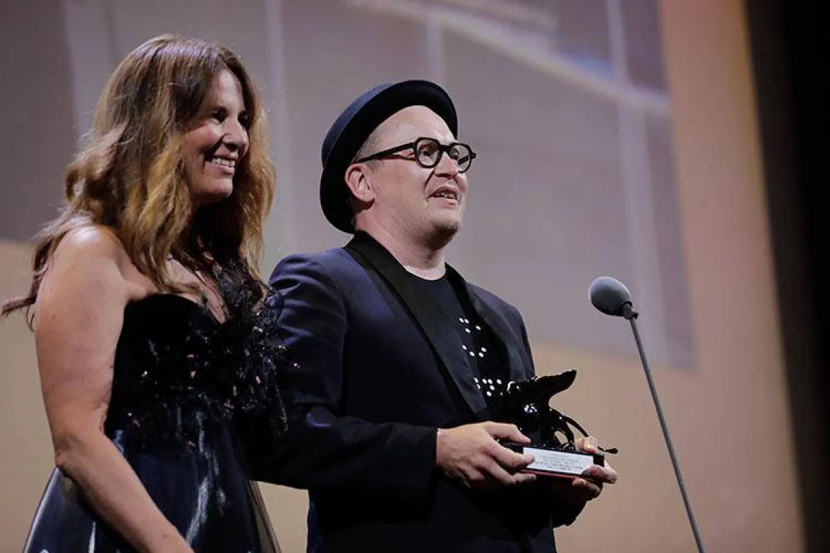 جائزة الجمهور لأفضل فيلم- الصورة من موقع مهرجان فينيسيا La Biennale