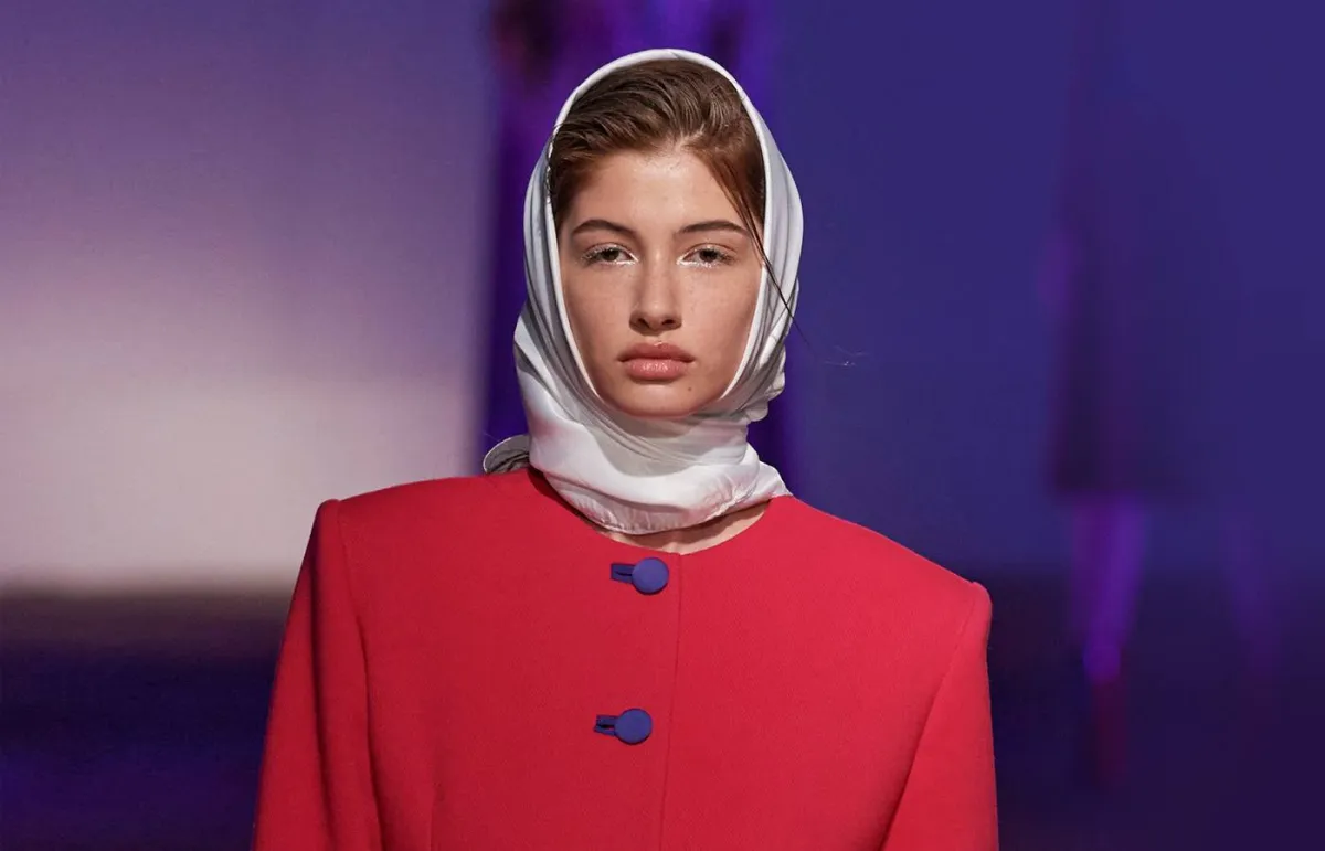 الأوشحة والقبّعات من عروض خريف 2022