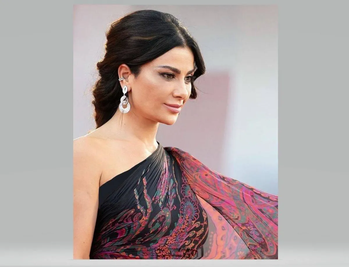 صبا مبارك بمجوهرات عبدالله سكجها Abdullah Sakkijha - الصورة من حساب النجمة على انستغرام 