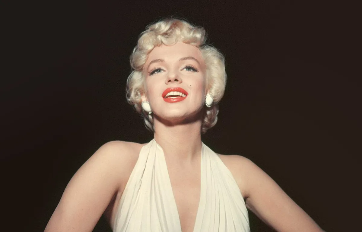 قبل صدور فيلمها "بلوند".. تعرفي الى أجمل إطلالات مارلين مونرو