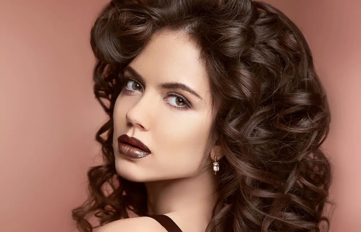 أجمل درجات أحمر الشفاه البني الغامق