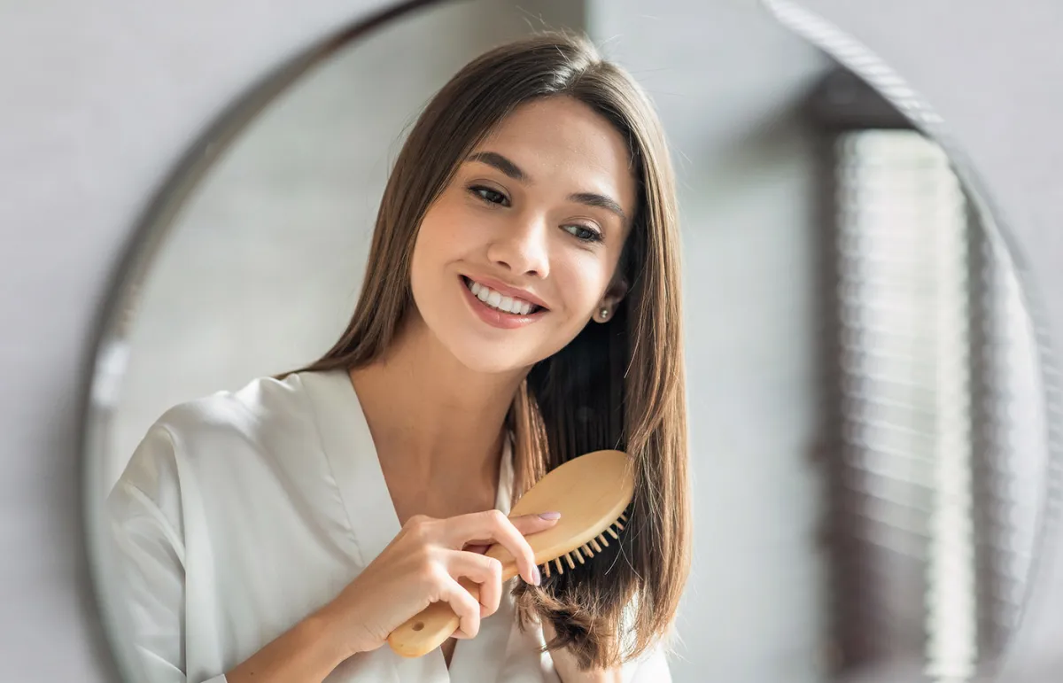 طريقة تمشيط الشعر للتخلص من الكهرباء