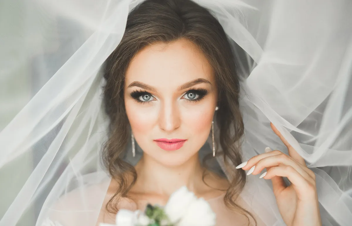 مكياج لإخفاء المسامات الواسعة للعروس