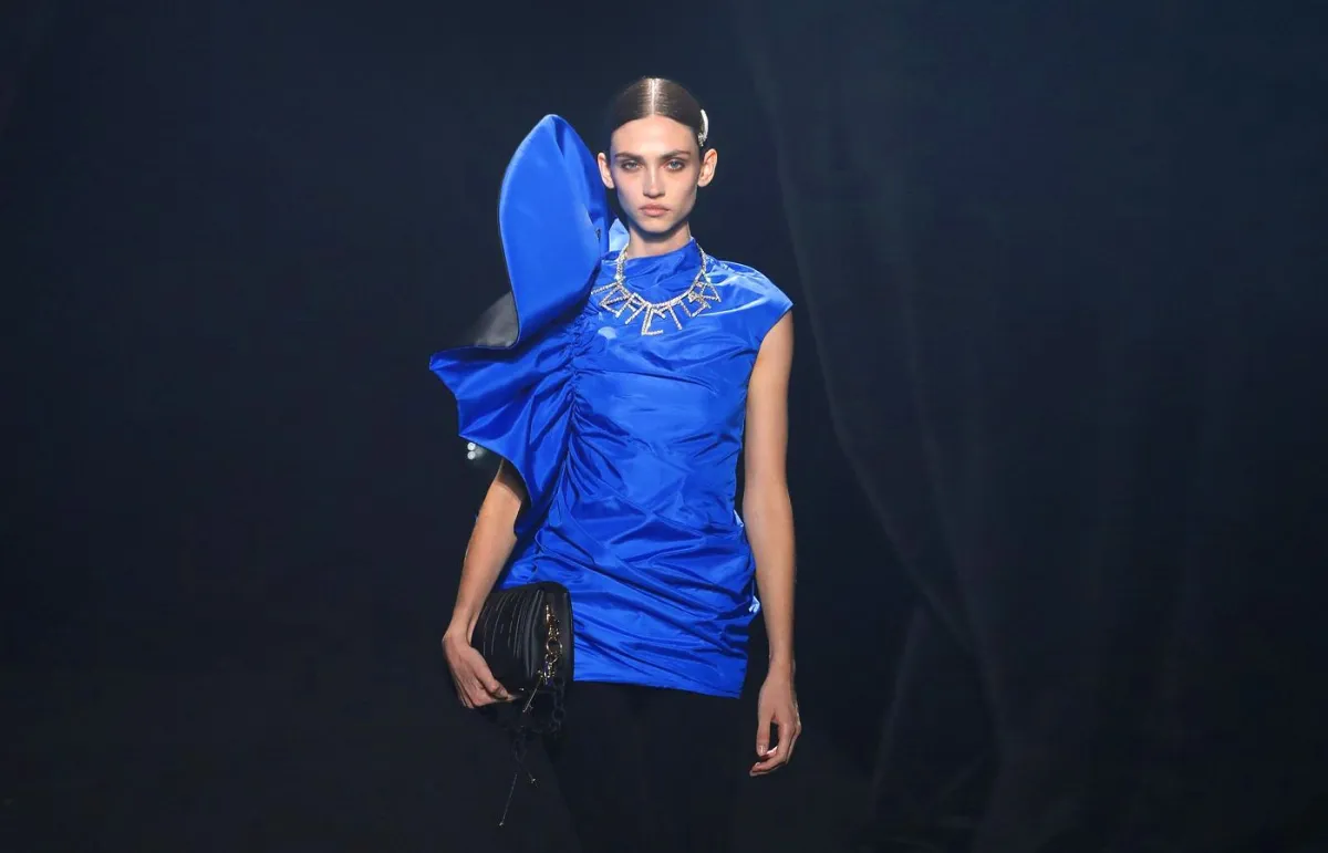 موديلات بلايز بألوان منعشة ومرحة