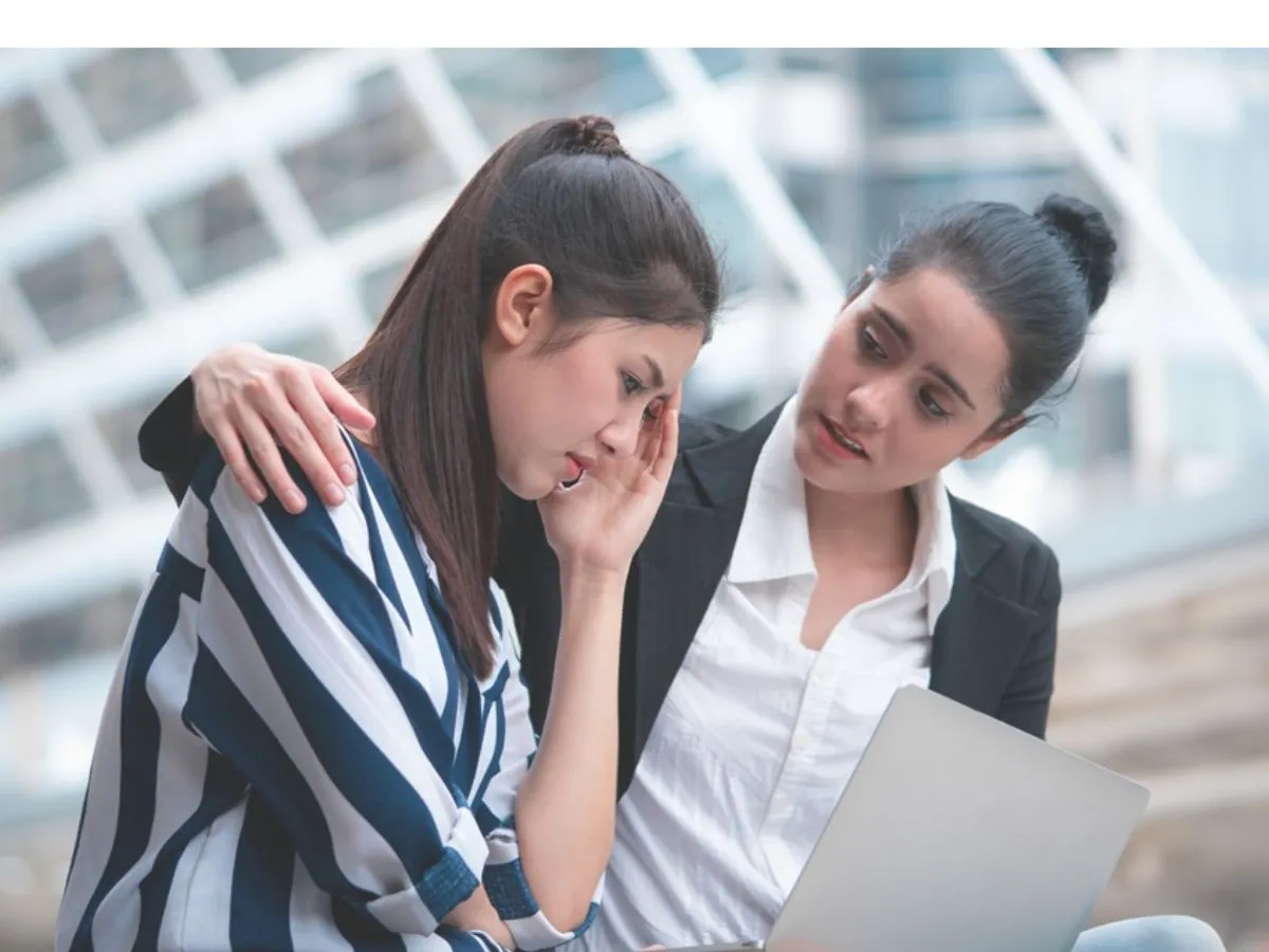 علامات الصديق المزيف