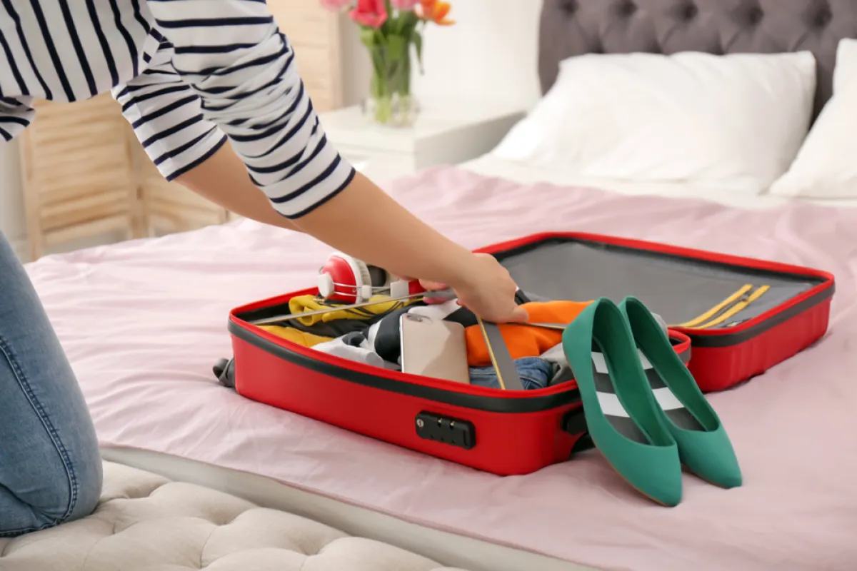 مفاجأة صادمة لسيدة في حقيبة سفرها بعد عودتها من رحلة استجمام