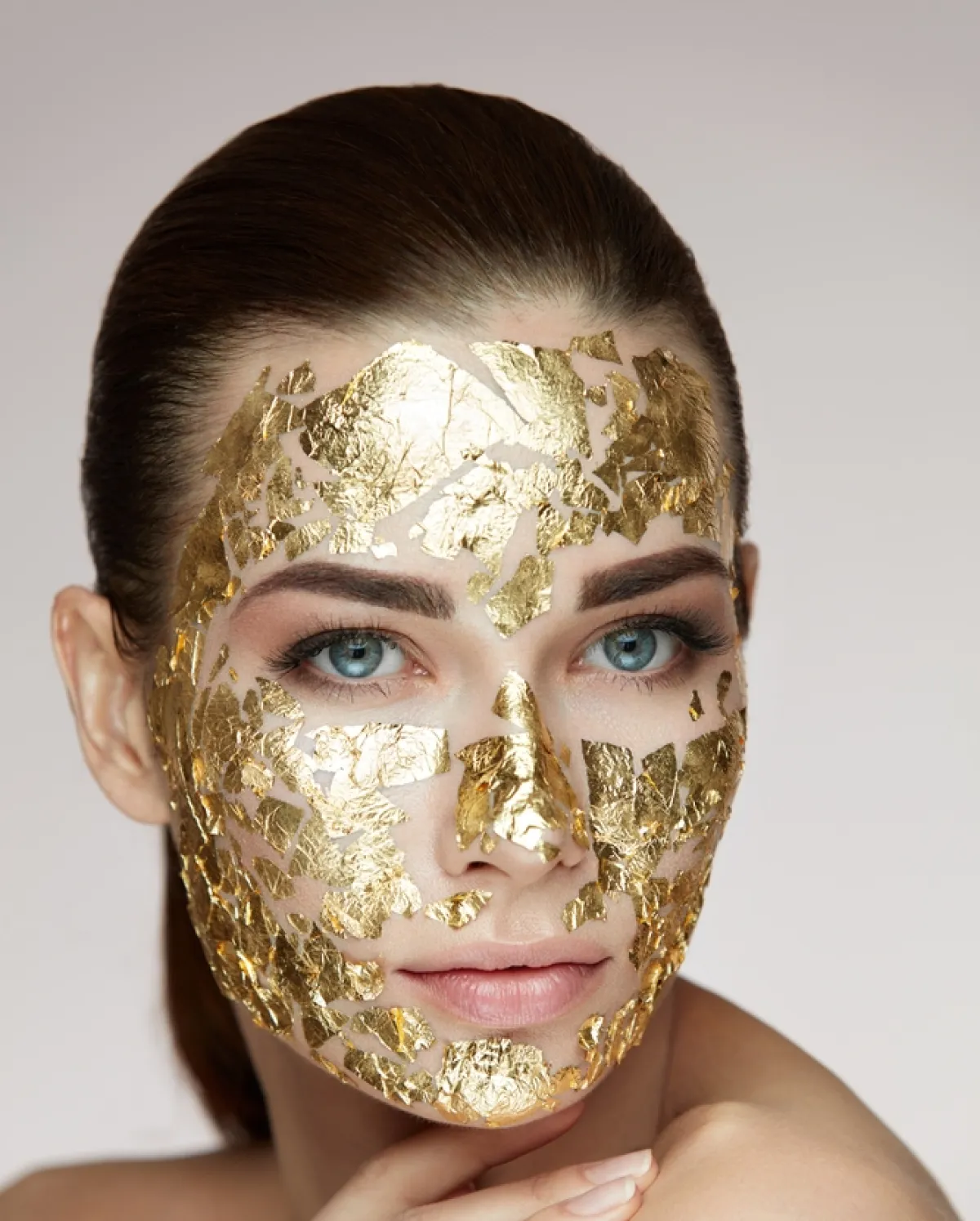 فوائد قناع الذهب بالكولاجين للعروس قبل الزواج