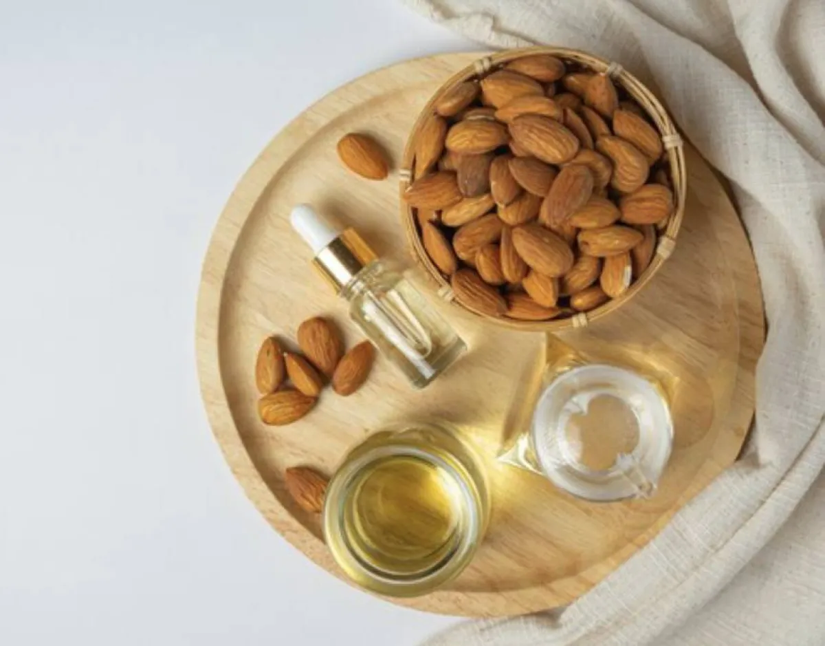 زيت اللوز الحلو للتخلص من القشرة