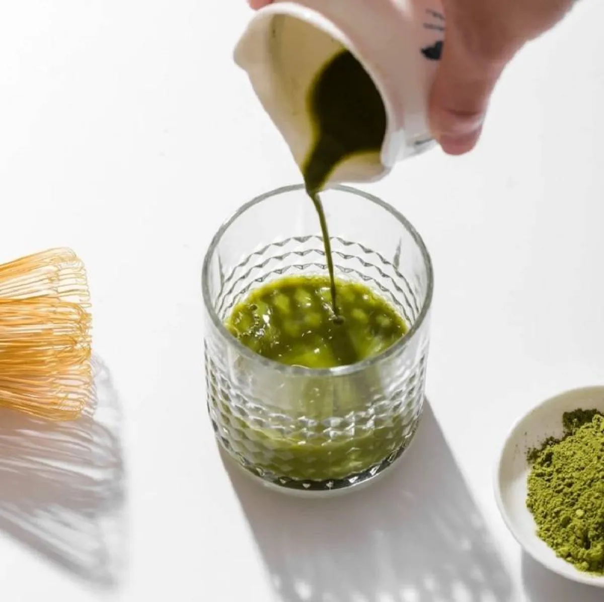 بخاخ الشاي الأخضر لتفتيح البشرة