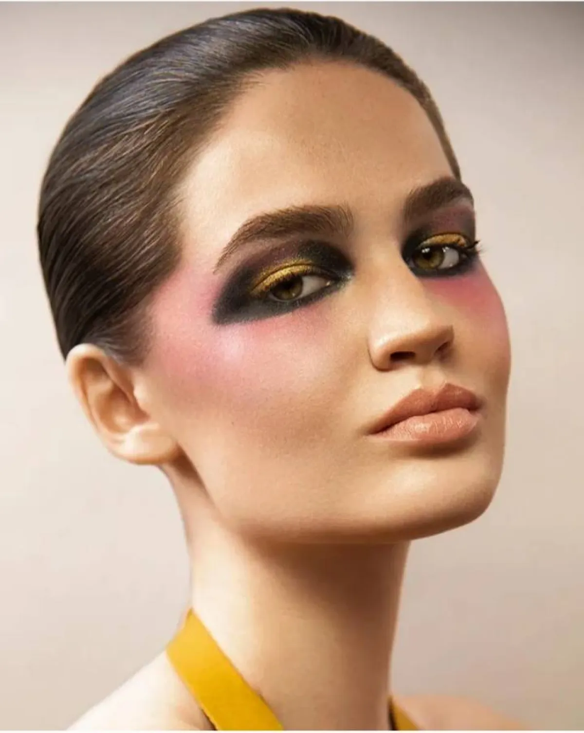 مكياج معدني