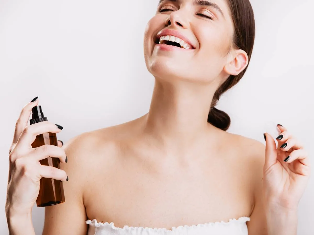 أفضل تونر طبيعي قابض للمسام للبشرة المختلطة