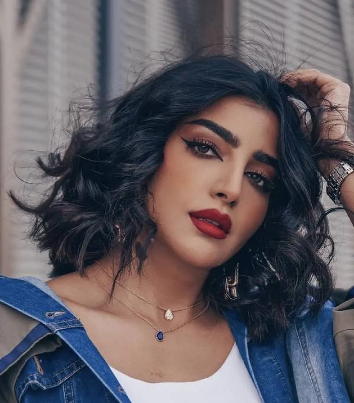 بثينة الرئيسي بمكياج خليجي