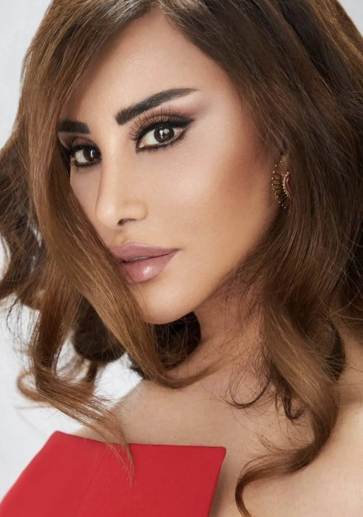 نجوى كرم بمكياج سموكي