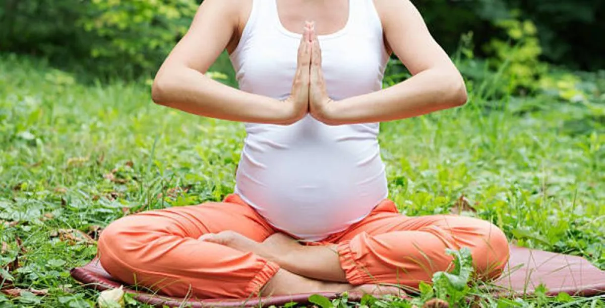 صورة لحامل في جلوس التربيعة