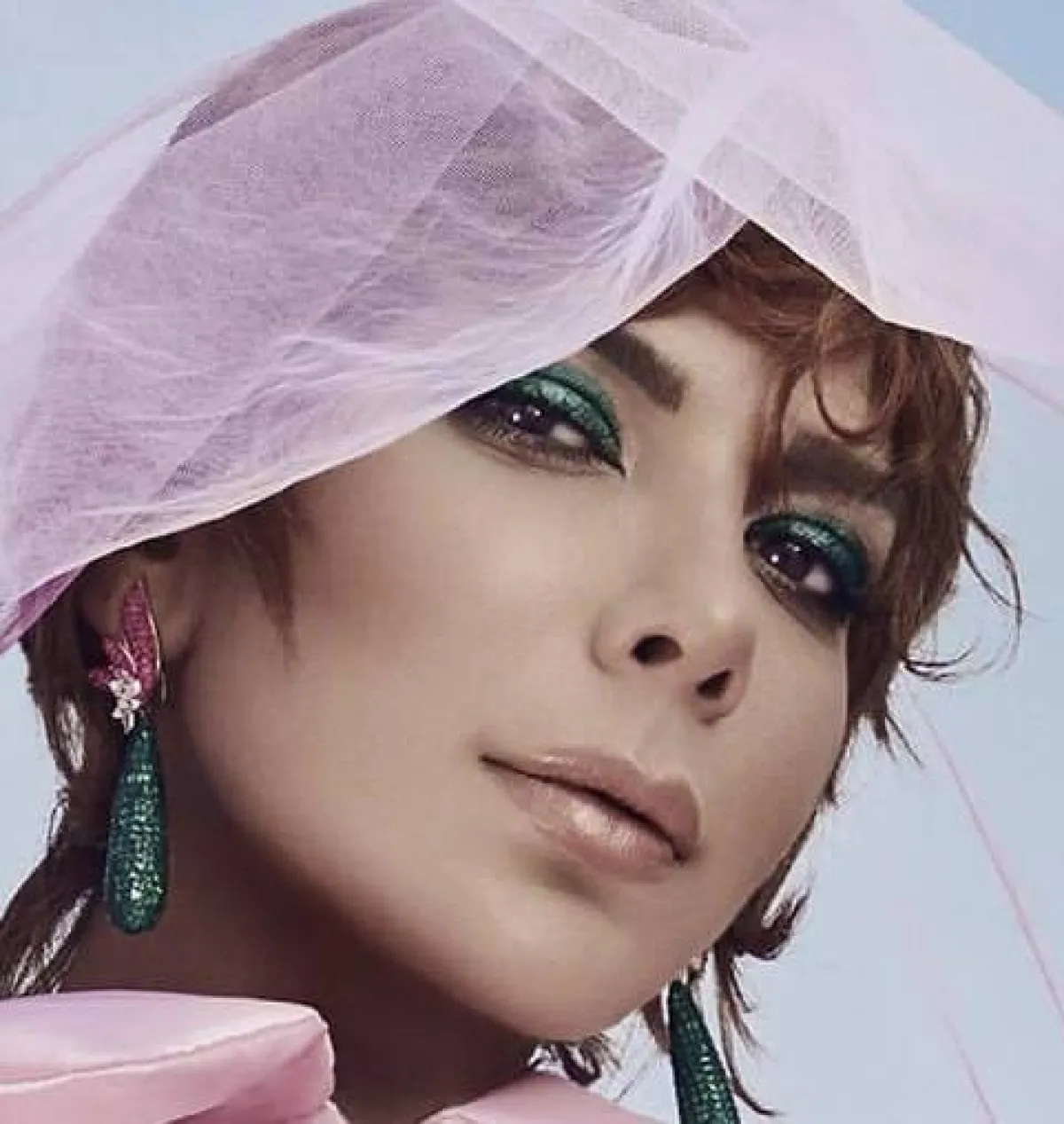 اصالة بمكياج اخضر لامع