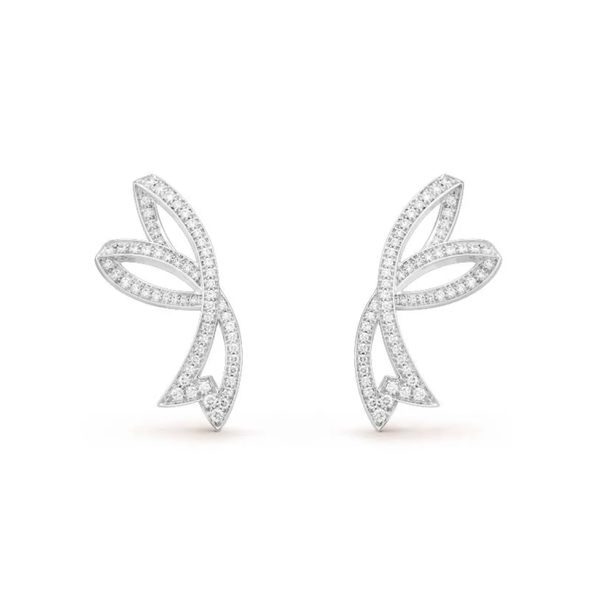 أقراط Contes d’Hiver من فان كليف آند أربلز Van Cleef & Arpels