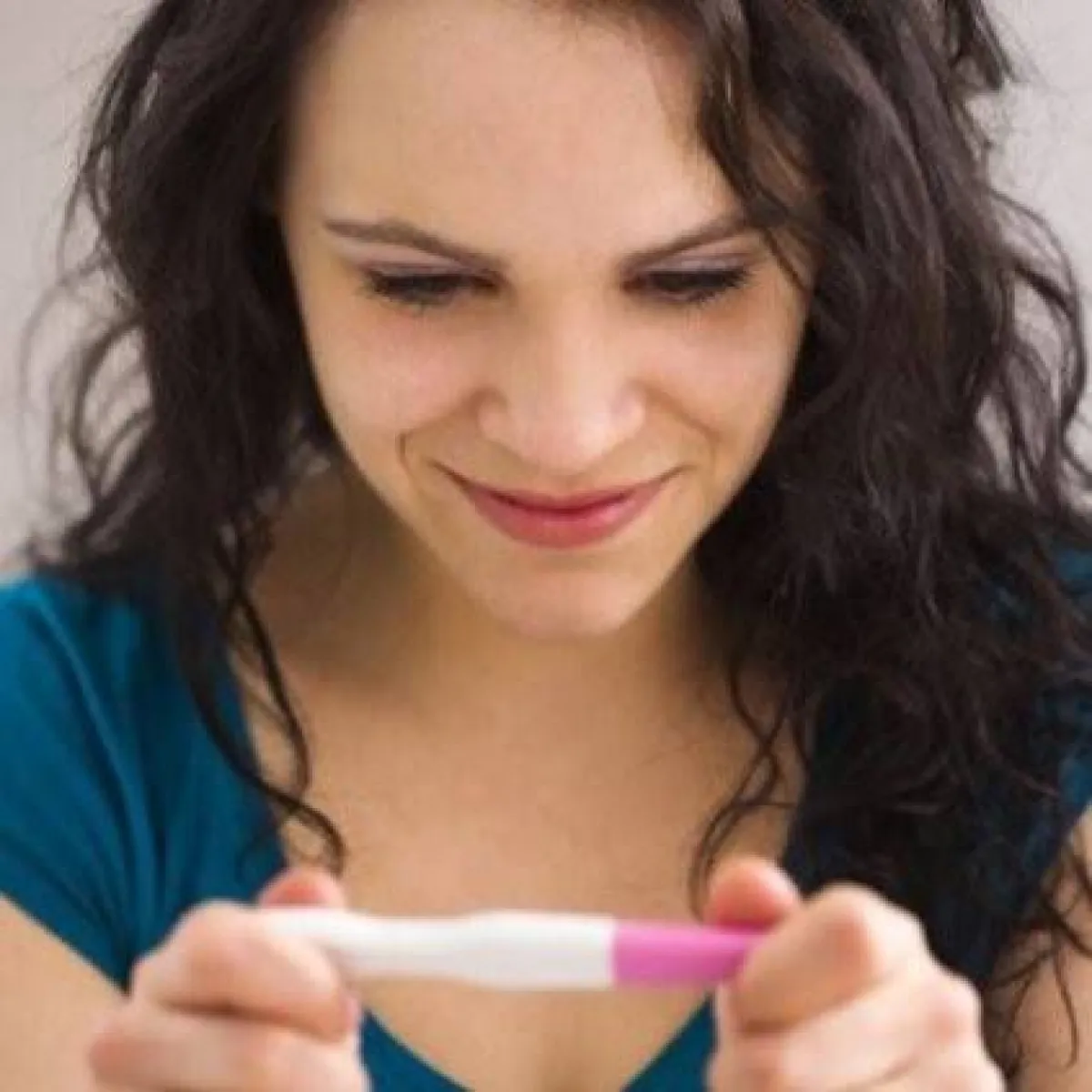 صورة لحامل واختبار الحمل