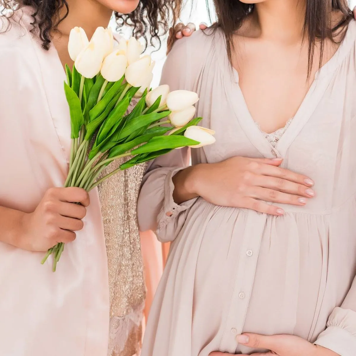 صورة لاثنتين من الحوامل