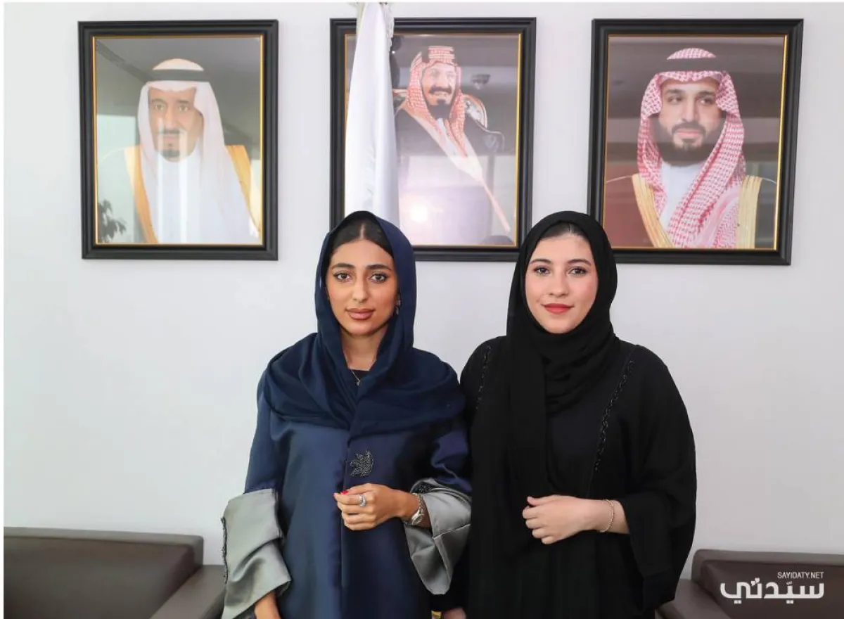 وسام بربار، طالبةٌ في جامعة الإمام عبد الرحمن بن فيصل وعضوةٌ في فريق بيكسل آرت كافيه - نورة الغريبي، طالبةٌ في جامعة الملك سعود وعضوةٌ في فريق نظام المواقف الذكية