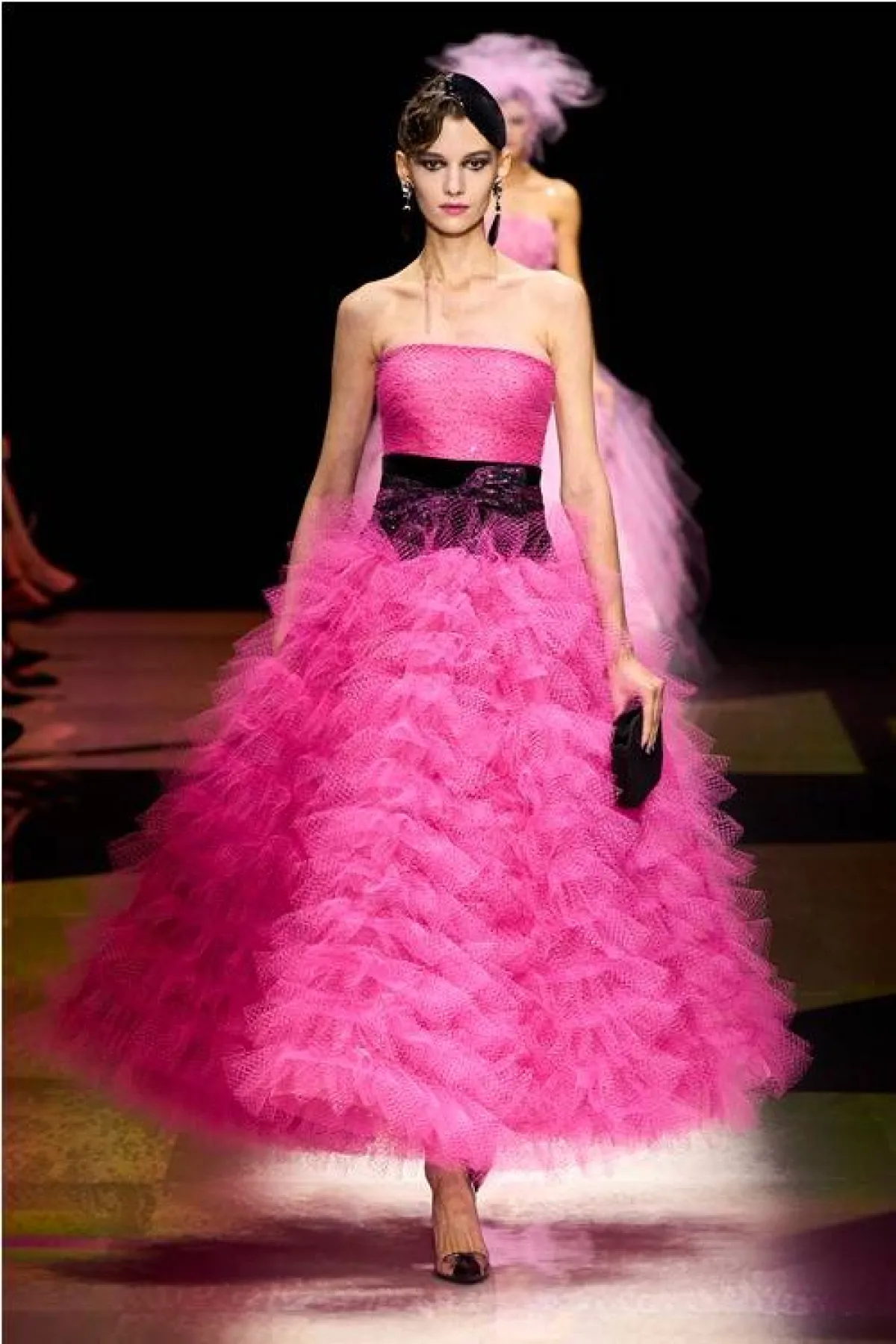 فساتين خطوبة بقصة الكورسيه من أرماني بريفيه  Armani Prive'