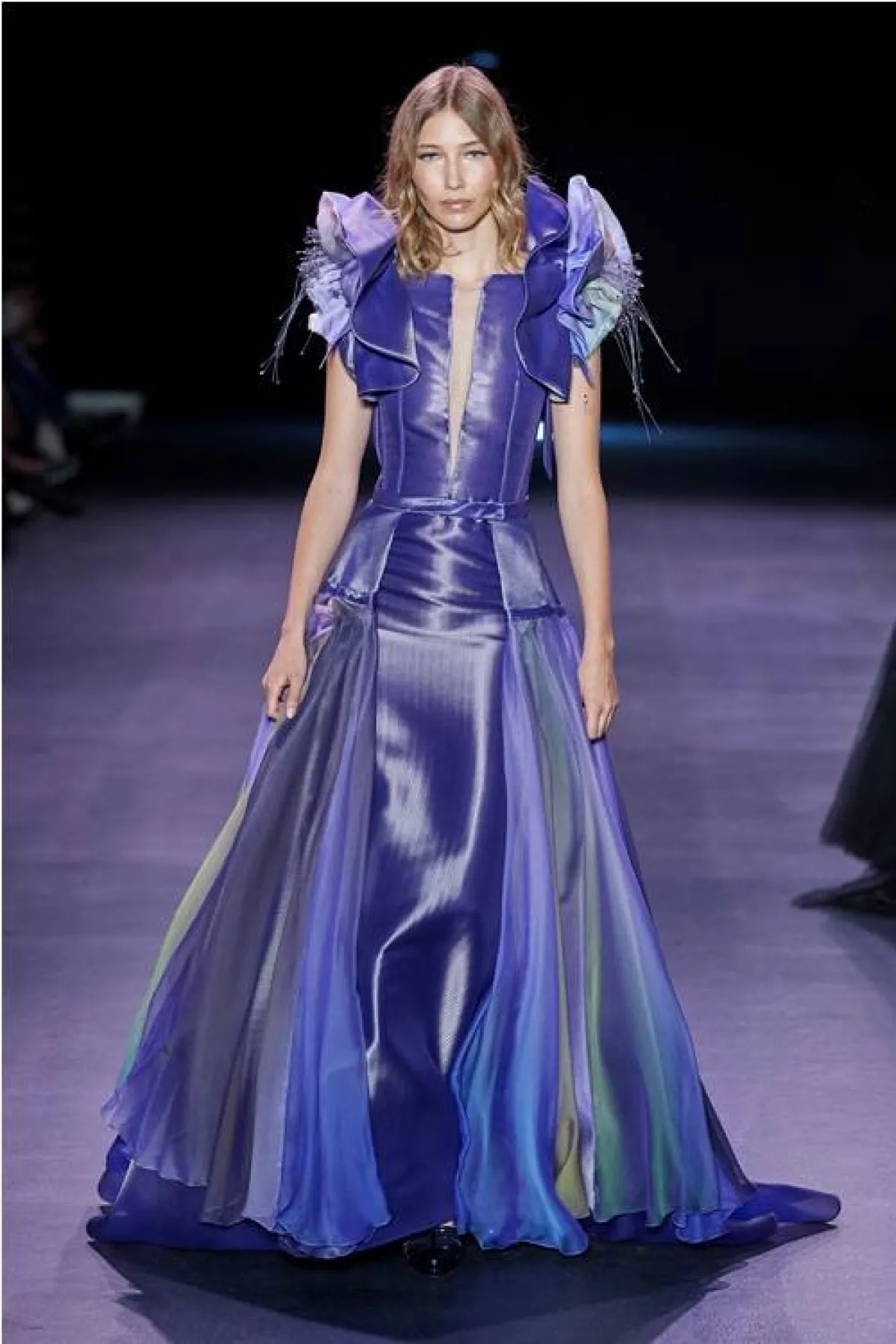 فساتين خطوبة بقصة الكورسيه من جوليان فورني  Julien Fournie