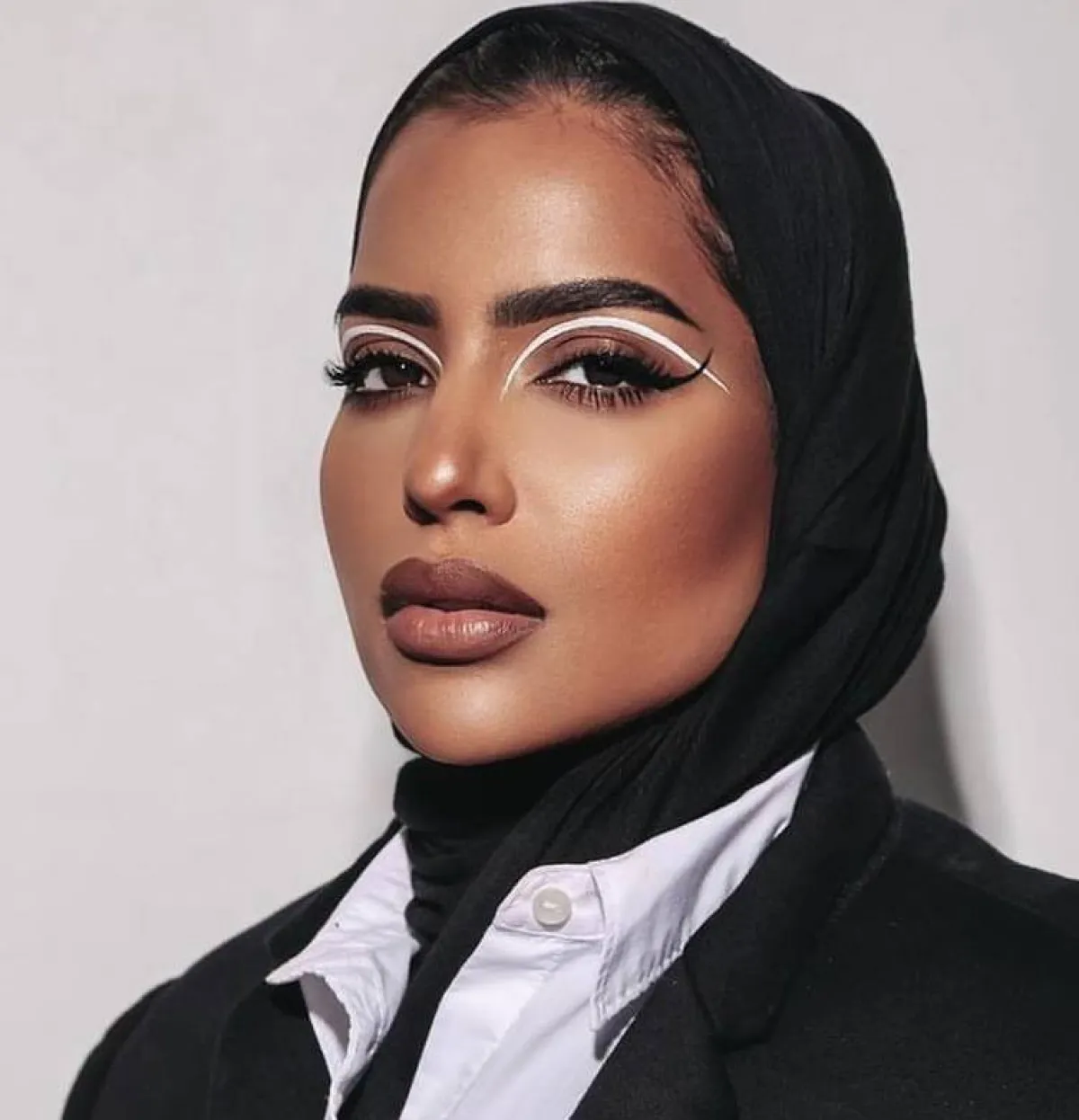 الاء الهندي بمكياج ترابي