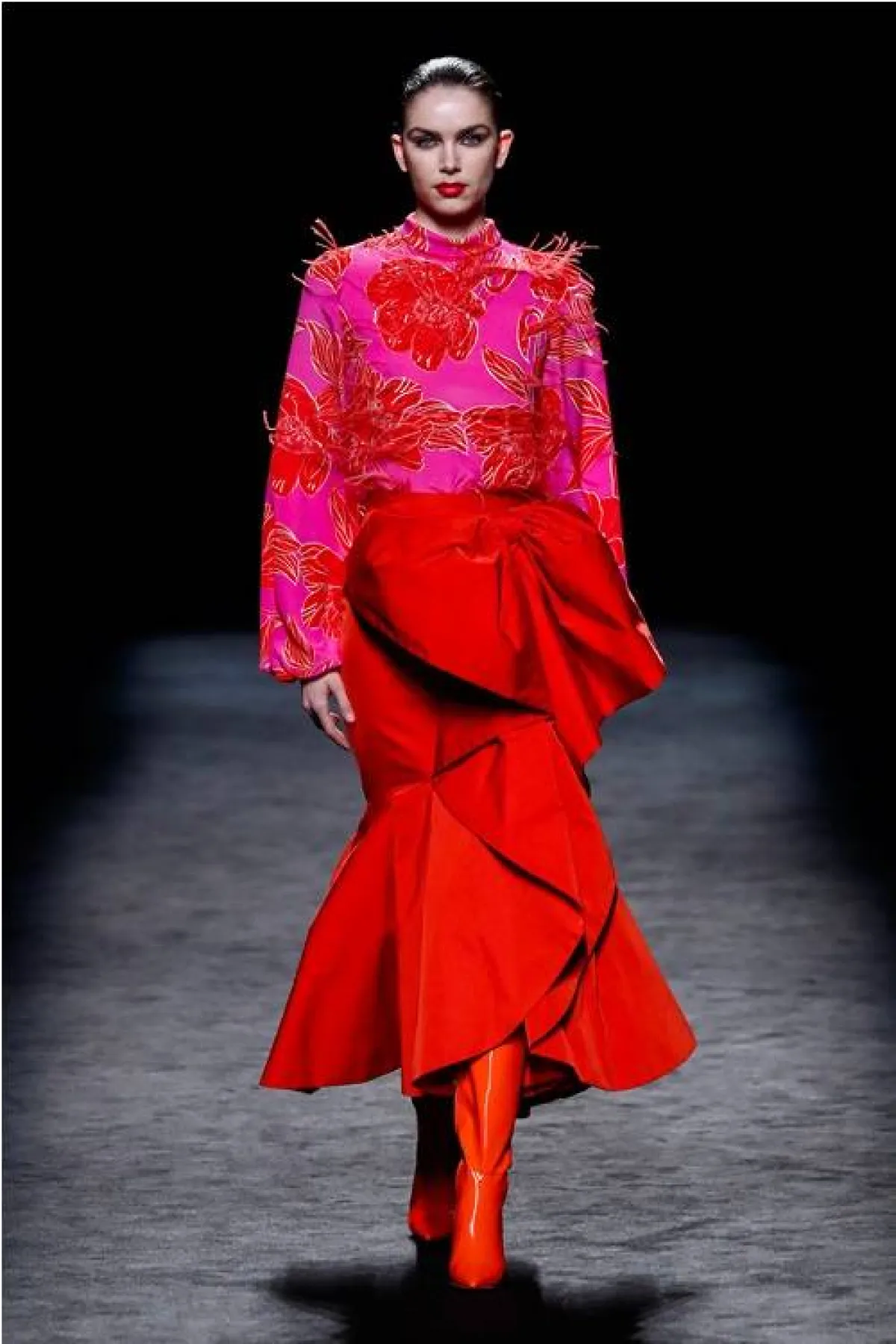 تنورة باللون الأحمر من خورخي فاسكيز  Jorge Vazquez