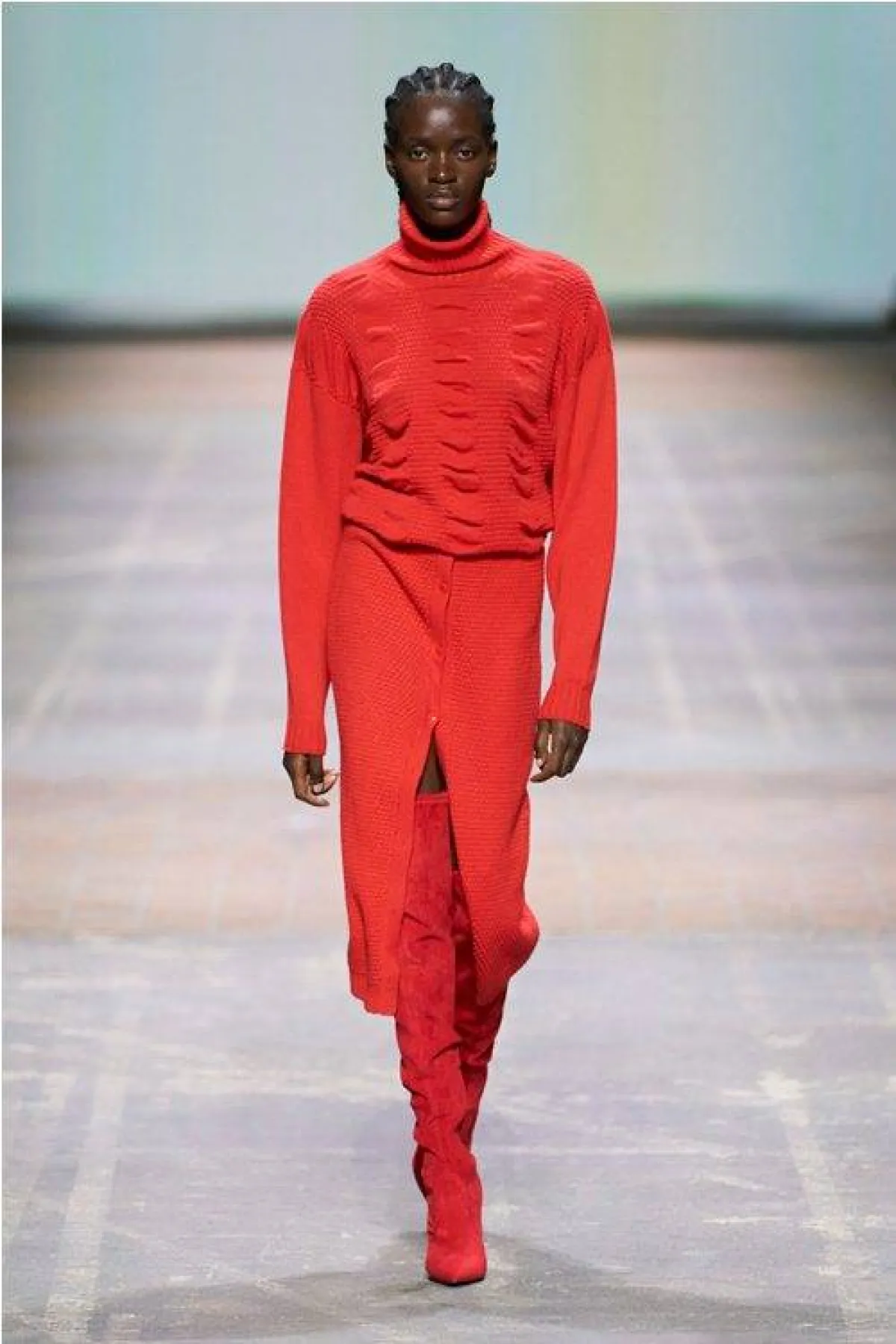 تنورة باللون الأحمر من داني رينكه  Danny Reinke