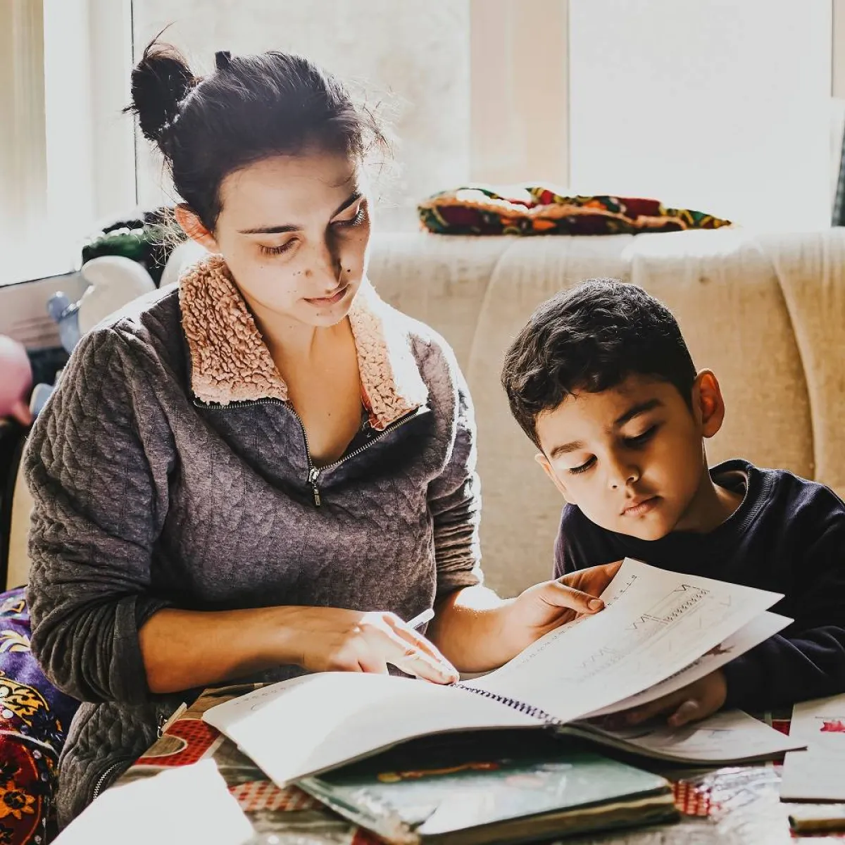 صورة لأم وطفلها