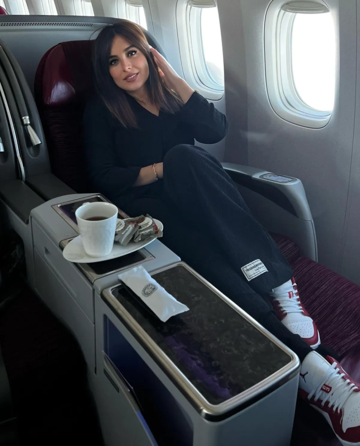 إيمان الحسيني متجهه إلى قطر - الصورة من حسابها على الانستجرام