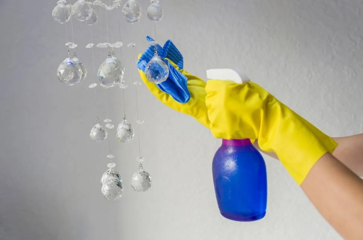 طريقة تنظيف الثريّا المصنوعة من الكريستال