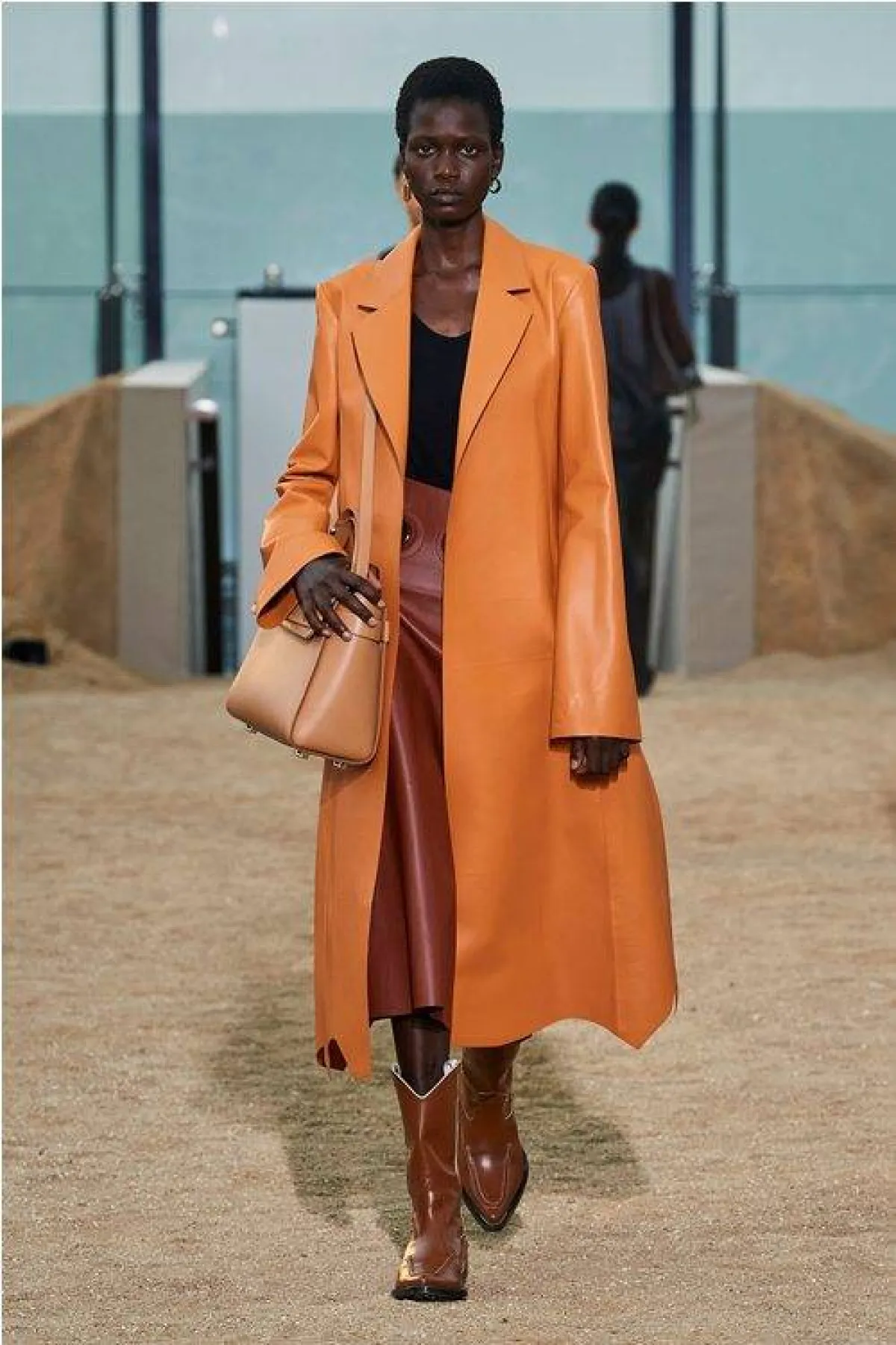 معطف جلد لخريف 2022، من كلوي Chloe