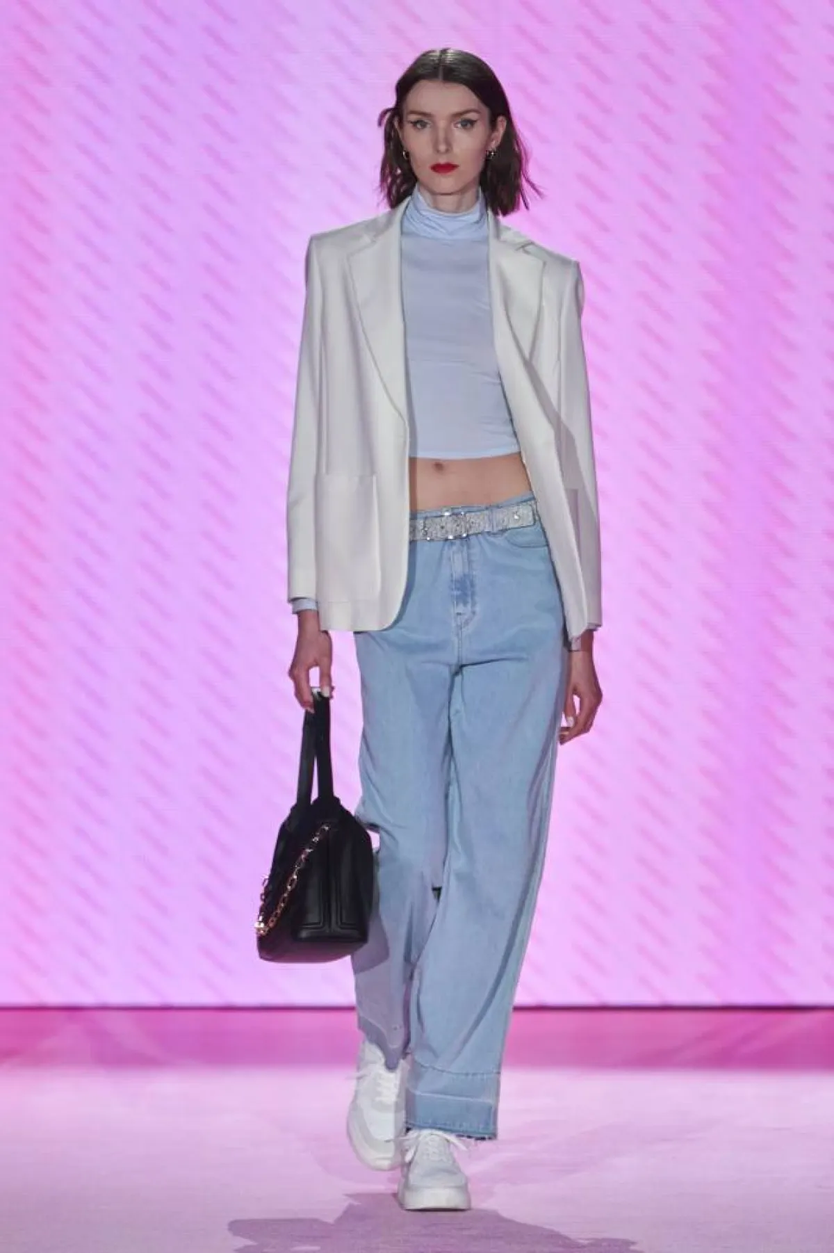 كيف قدّمت الدور العالمية سروال الجينز