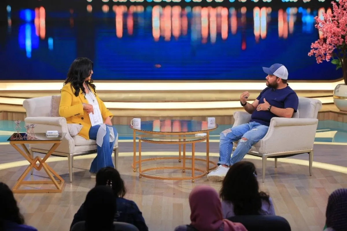 محمد عبد الرحمن في ضيافة برنامج معكم - الصورة من حساب منى الشاذلي على فيسبوك