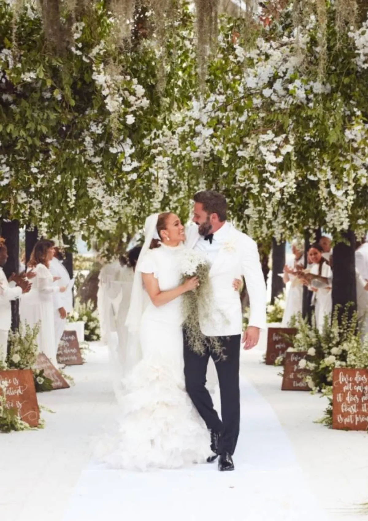 جينيفر لوبيز تشارك صوراً جديدة لزفافها من بن أفليك- الصورة من البريد الإلكتروني لجينيفر لوبيز