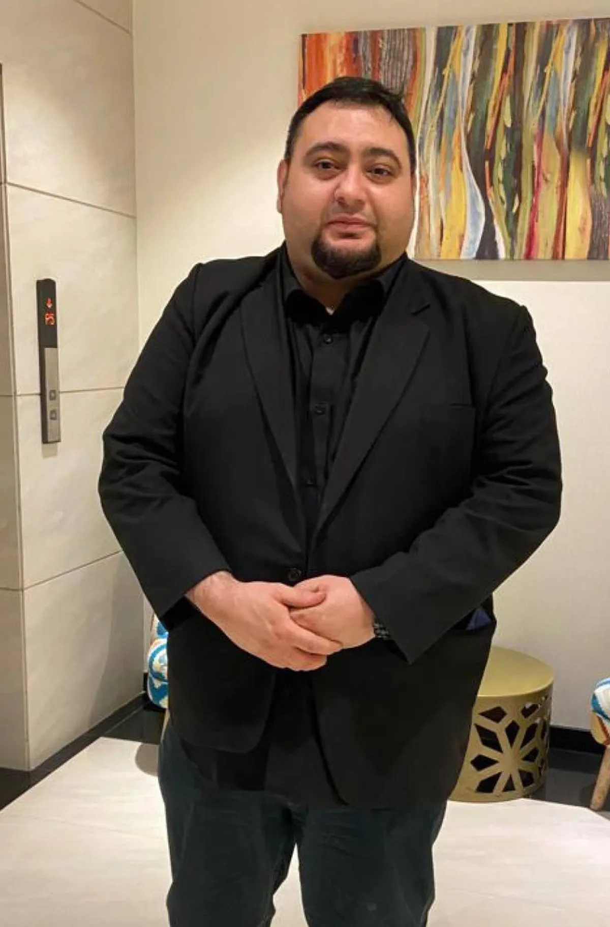 من البحرين عبد العزيز محمد