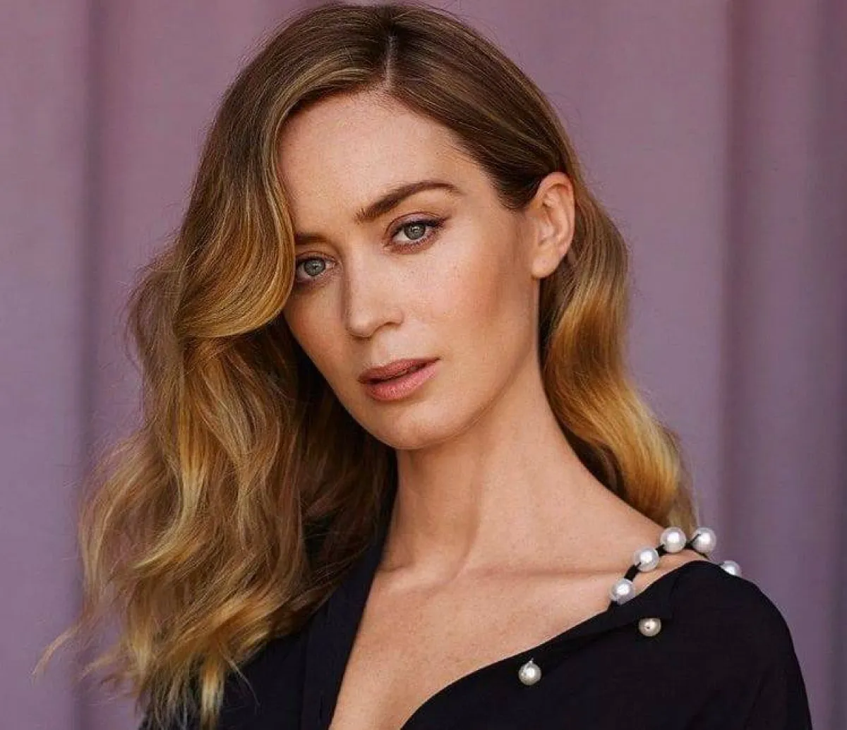 أفكار تسريحات شعر إيميلي بلنت