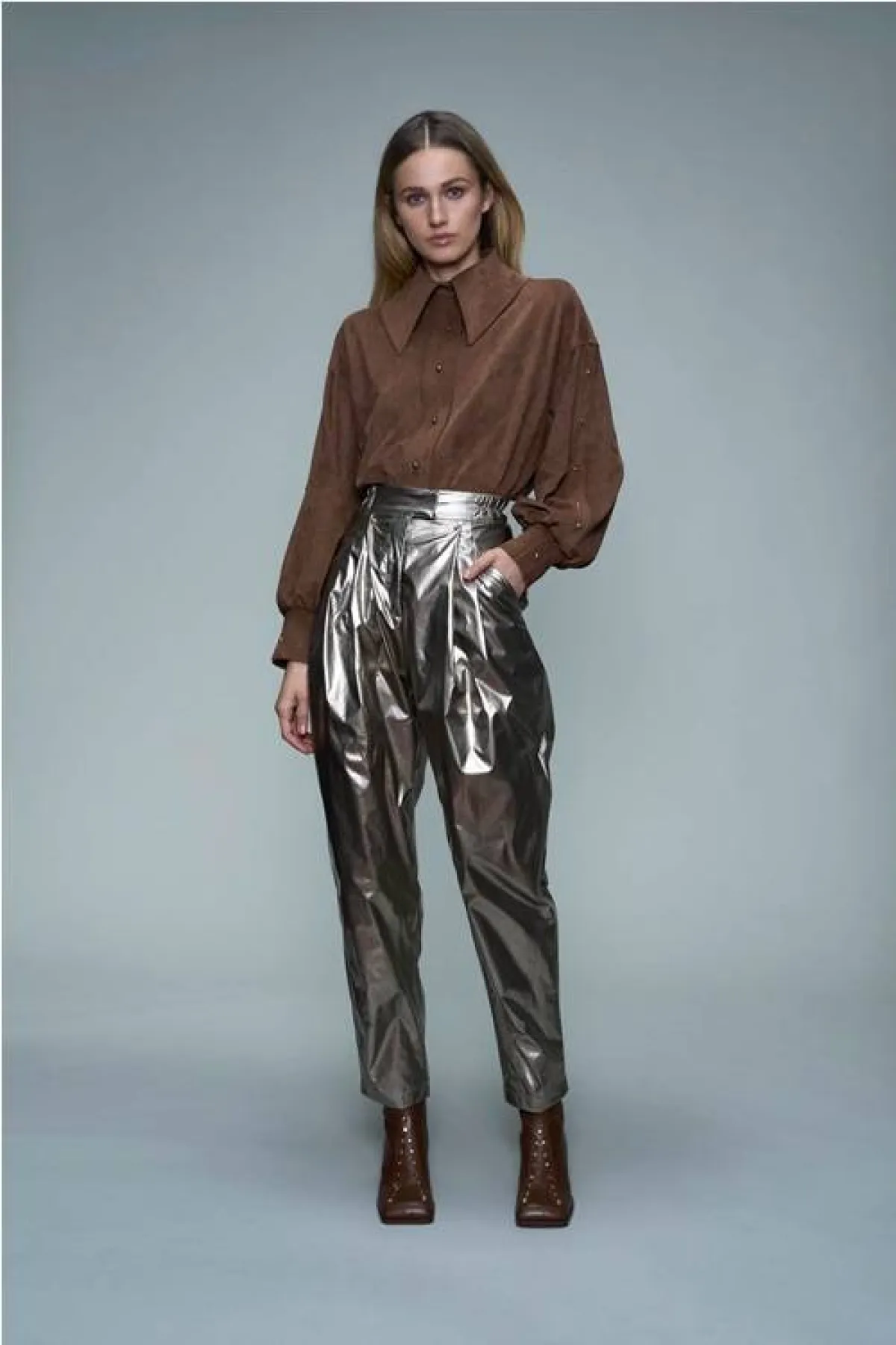 بنطلون جلد لخريف 2022 من فيفيان هو Vivienne Hu