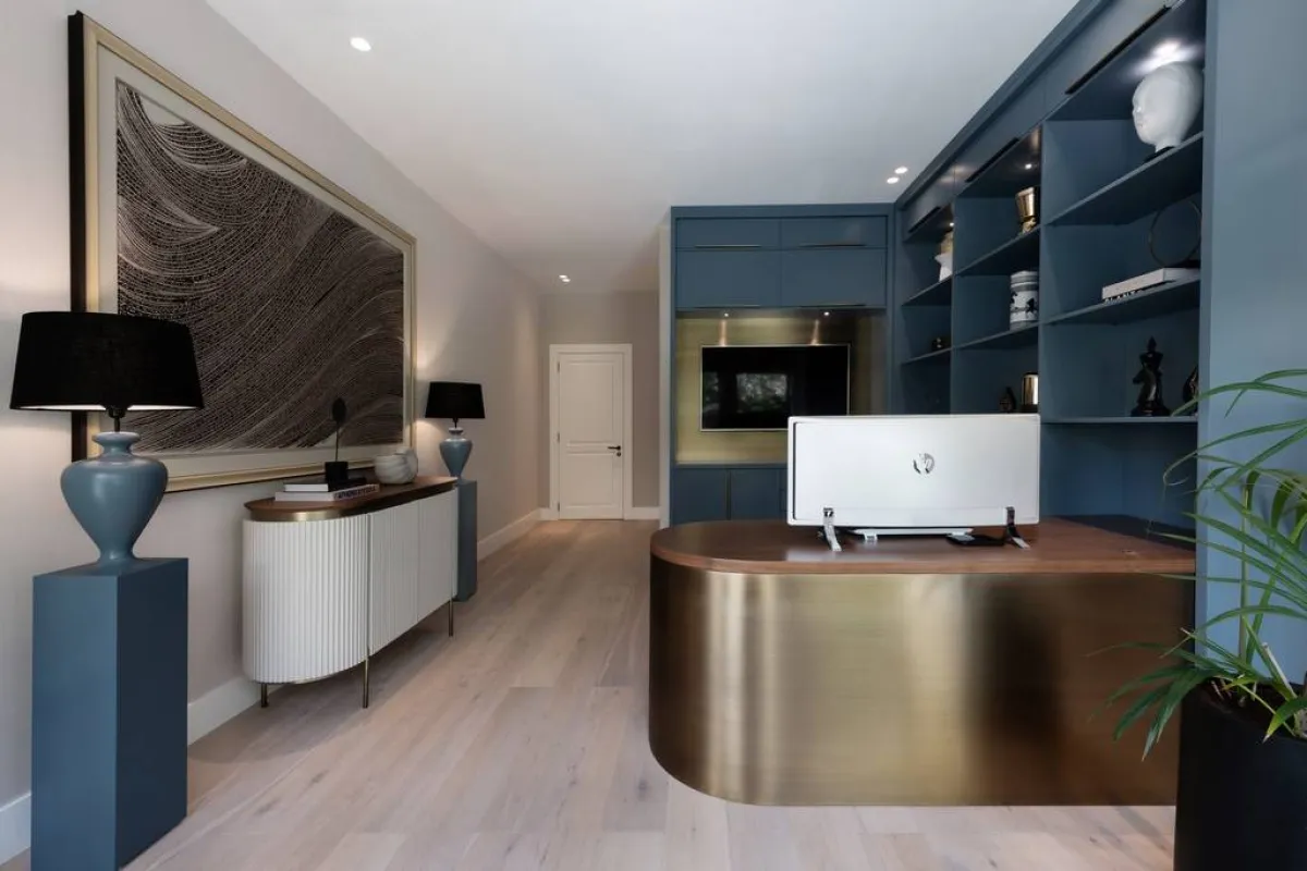 هويّة العلامة التجاريّة مستوحاة من بساطة ووظيفة مدرسة «الباوهاوس»