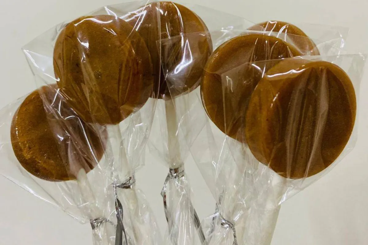 تظهر الصورة بعضاً من منتجات نورة الشمري