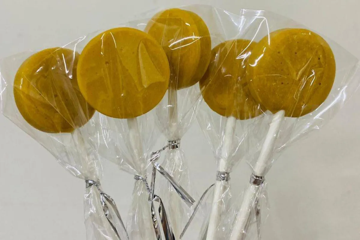 تظهر الصورة بعضاً من منتجات نورة الشمري