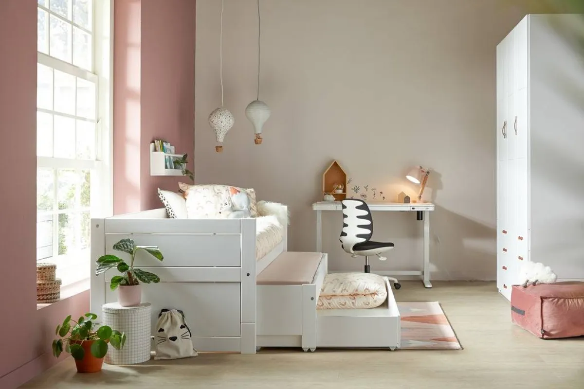 طلاء جدران غرفة الطفل بالأبيض  