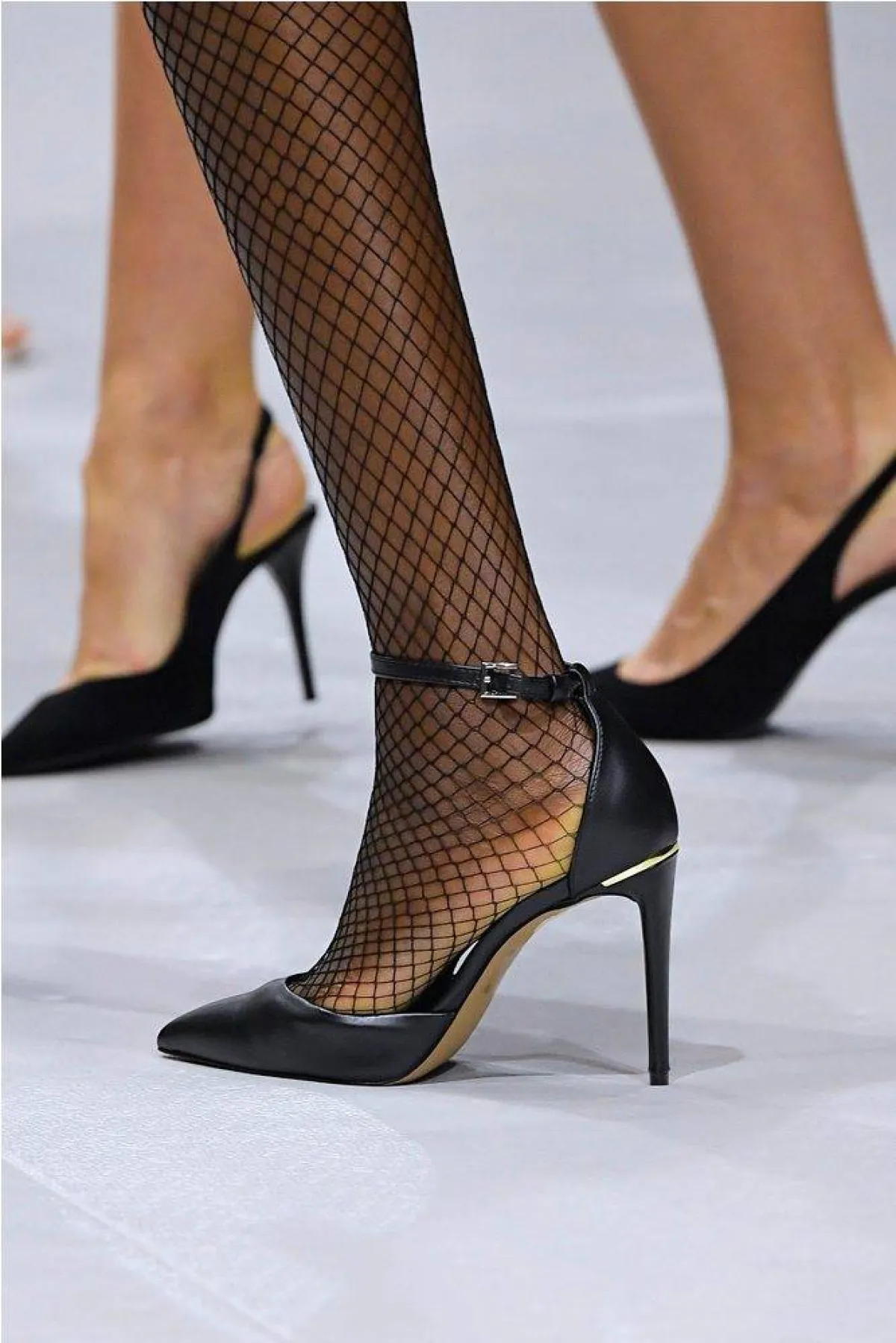 موديلات أحذية باللون الأسود لخريف 2022 من ليلي بلان Lili Blanc